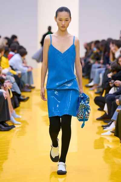 Look 64